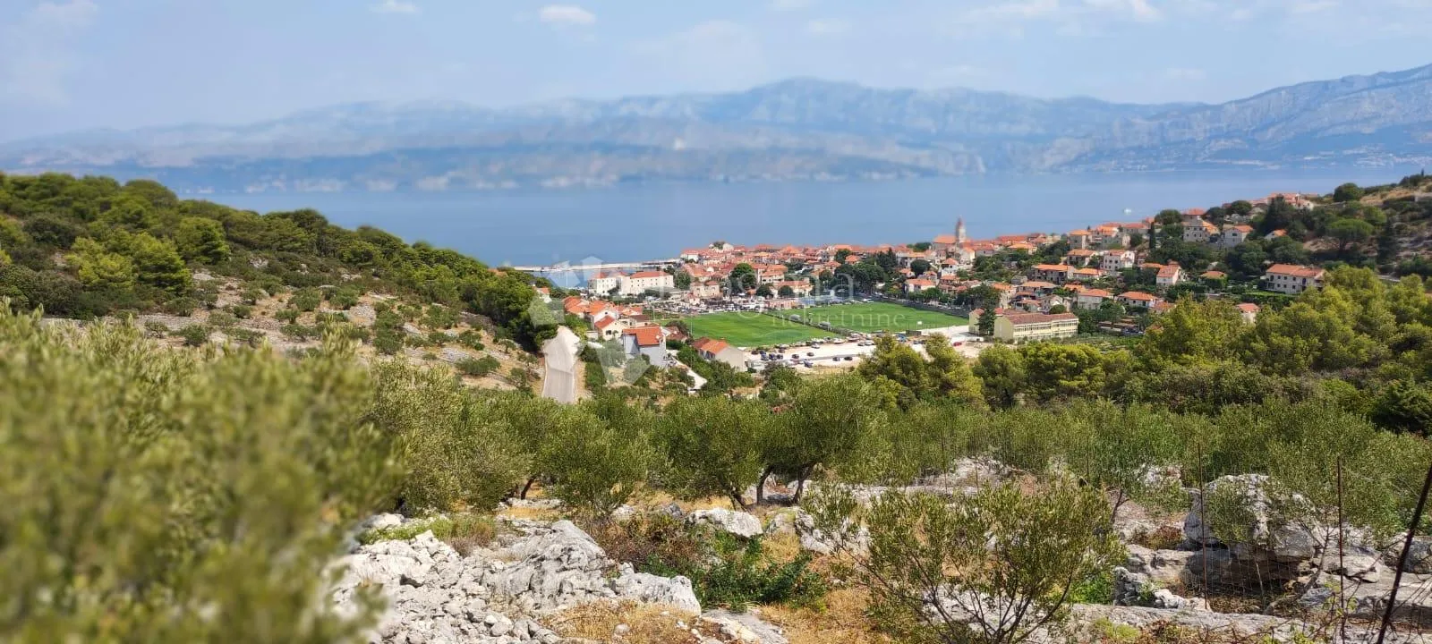 Poljoprivredno zemljište Postira 1300m2 - cover