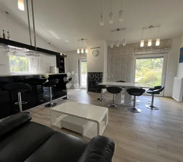 Kuća s jacuzzijem i velikom terasom - idealna za odmor ili najam - cover