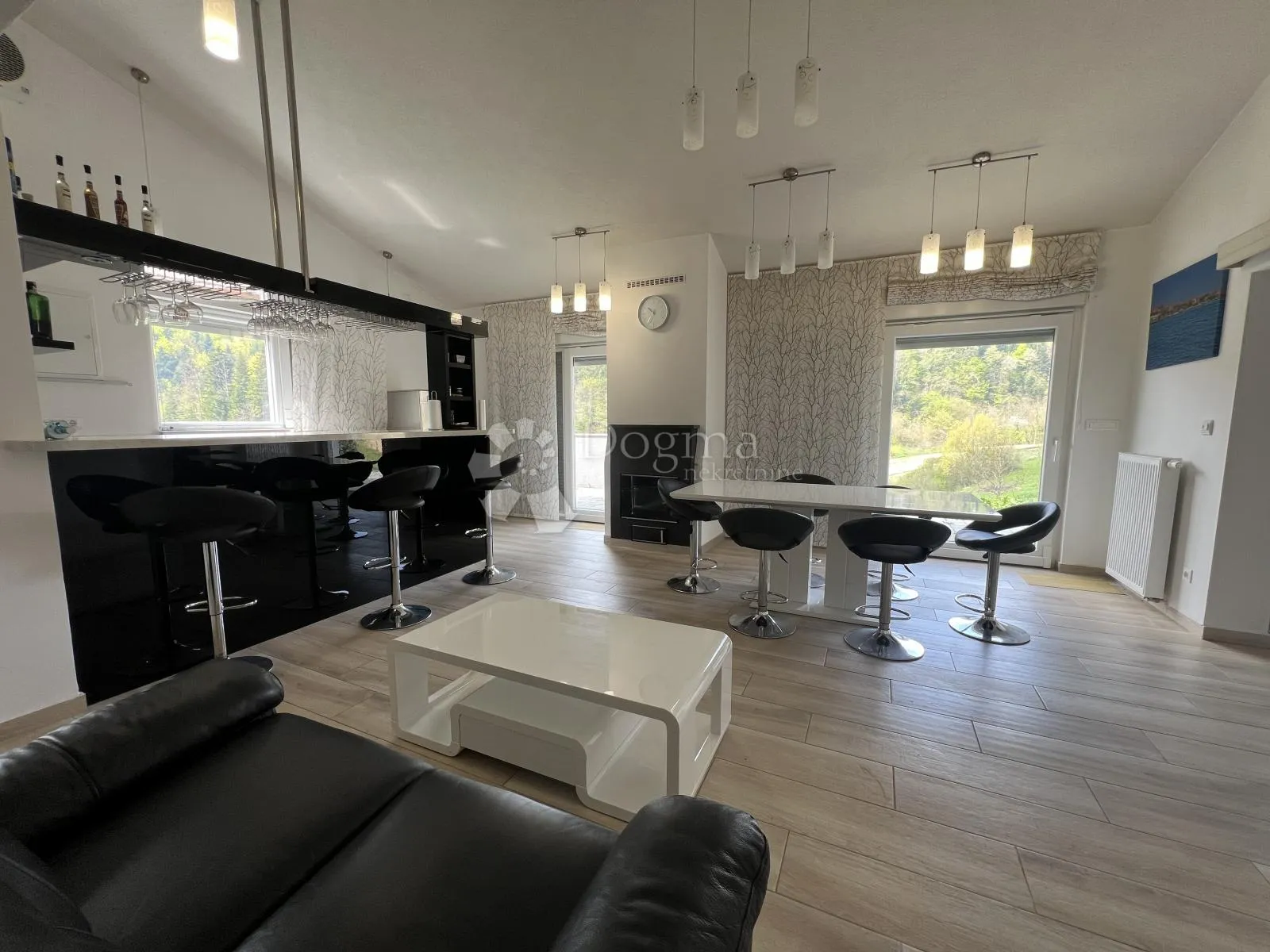 Kuća s jacuzzijem i velikom terasom - idealna za odmor ili najam - cover