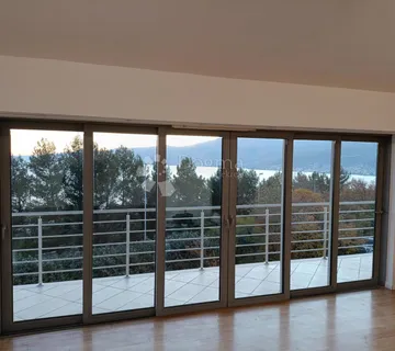 PENTHOUSE SA PANORAMSKIM POGLEDOM - cover