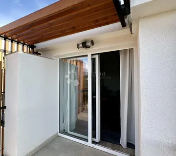 Kuća sa 4 apartmana i bazenom Crikvenica  - cover