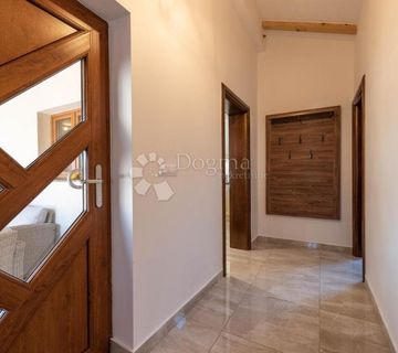 PRODAJE SE VILA DEBELJAK/SUKOŠAN - cover