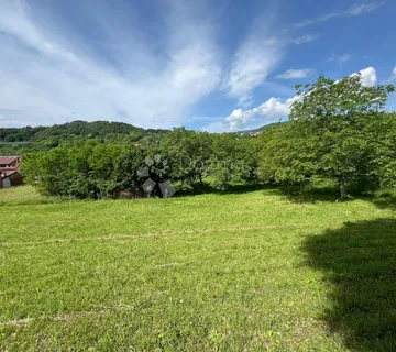 Građevinsko zemljište s priključcima uz glavnu cestu 1750m2 - cover