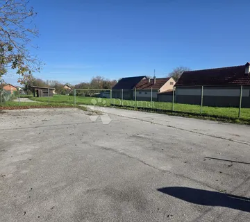 Veliko građevinsko zemljište s investicijskim potencijalom - cover