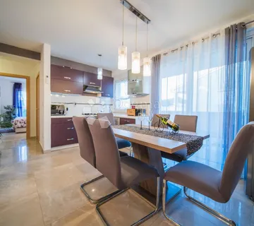 Medulin, moderan, namješten stan, 2S+DB - cover