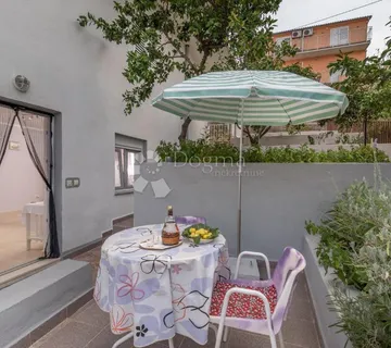 KUĆA  MASTRINKA  TROGIR  HITNO - cover