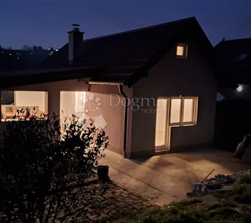 Odlična prilika! Uređena kuća na traženoj lokaciji  - cover