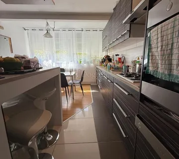 ČETVEROSOBAN STAN NA TOP LOKACIJI!!! - CENTAR VELIKE GORICE - cover