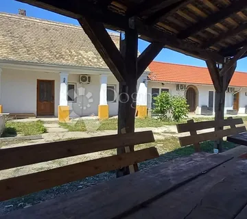 SAMO U NAŠOJ PONUDI -KUĆA SA 4 STANA - cover