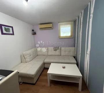 Stančić u novijoj zgradi - cover