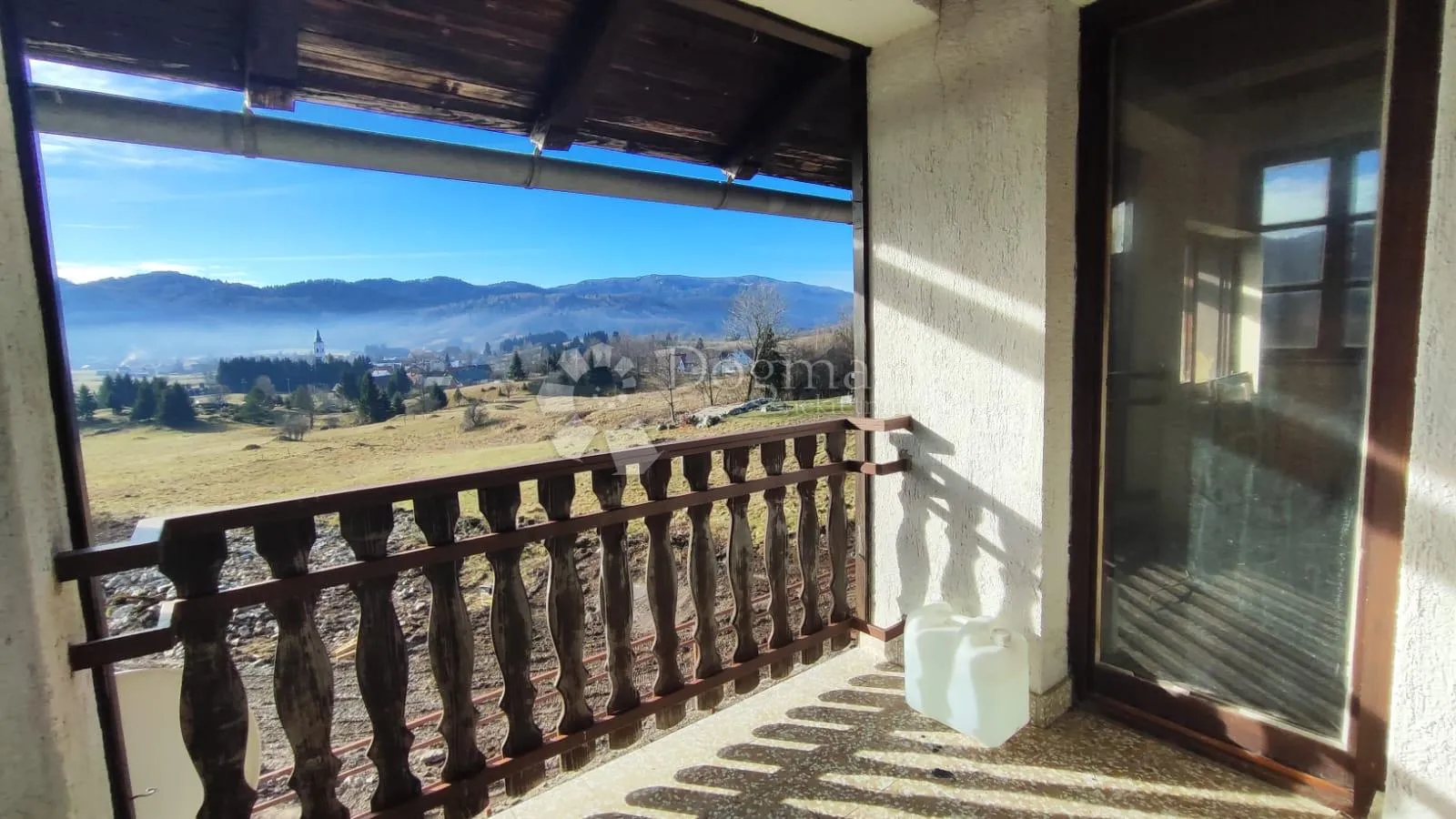 Kuća na najboljoj poziciji sa projektom za stambeno poslovni objekt - cover