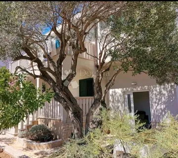 Kuća sa 4 apartmana  100 metara od mora - cover