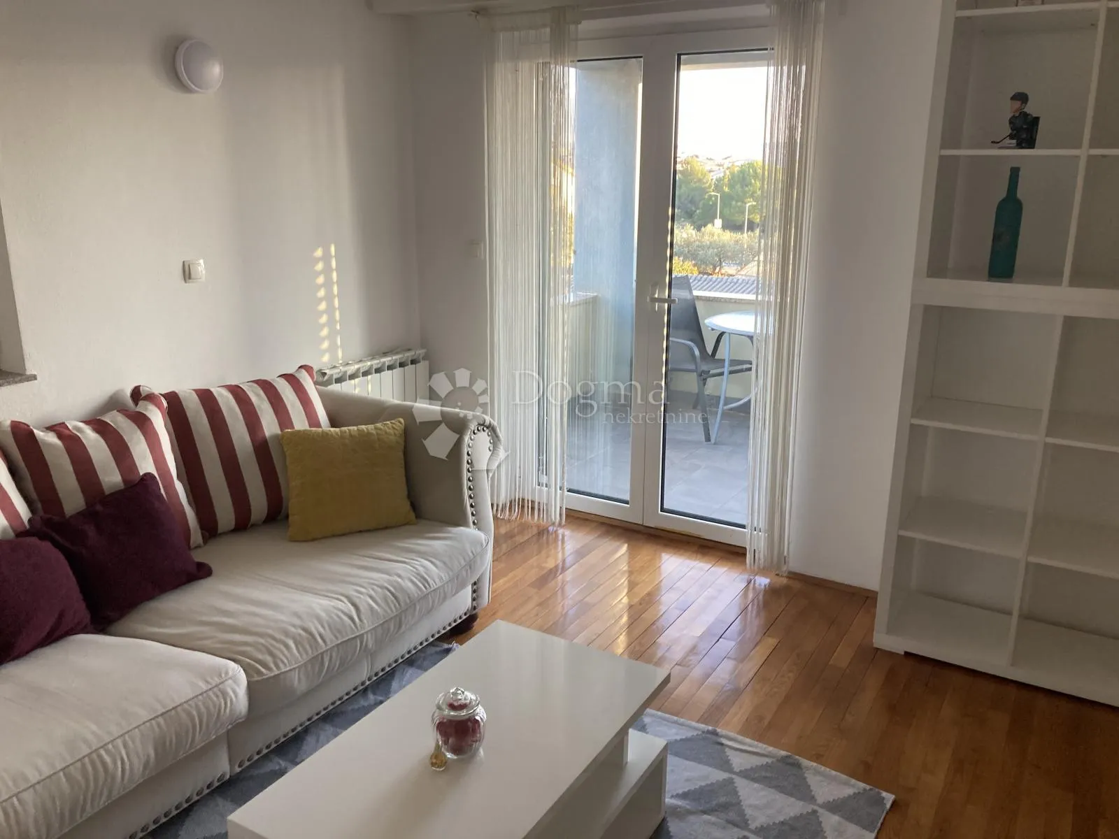 Podsolarsko, Šibenik – Namješten dvosoban stan s pogledom na more  - cover