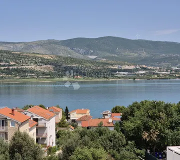 Dvosobni apartman sa pogledom na more, super lokacija  - cover