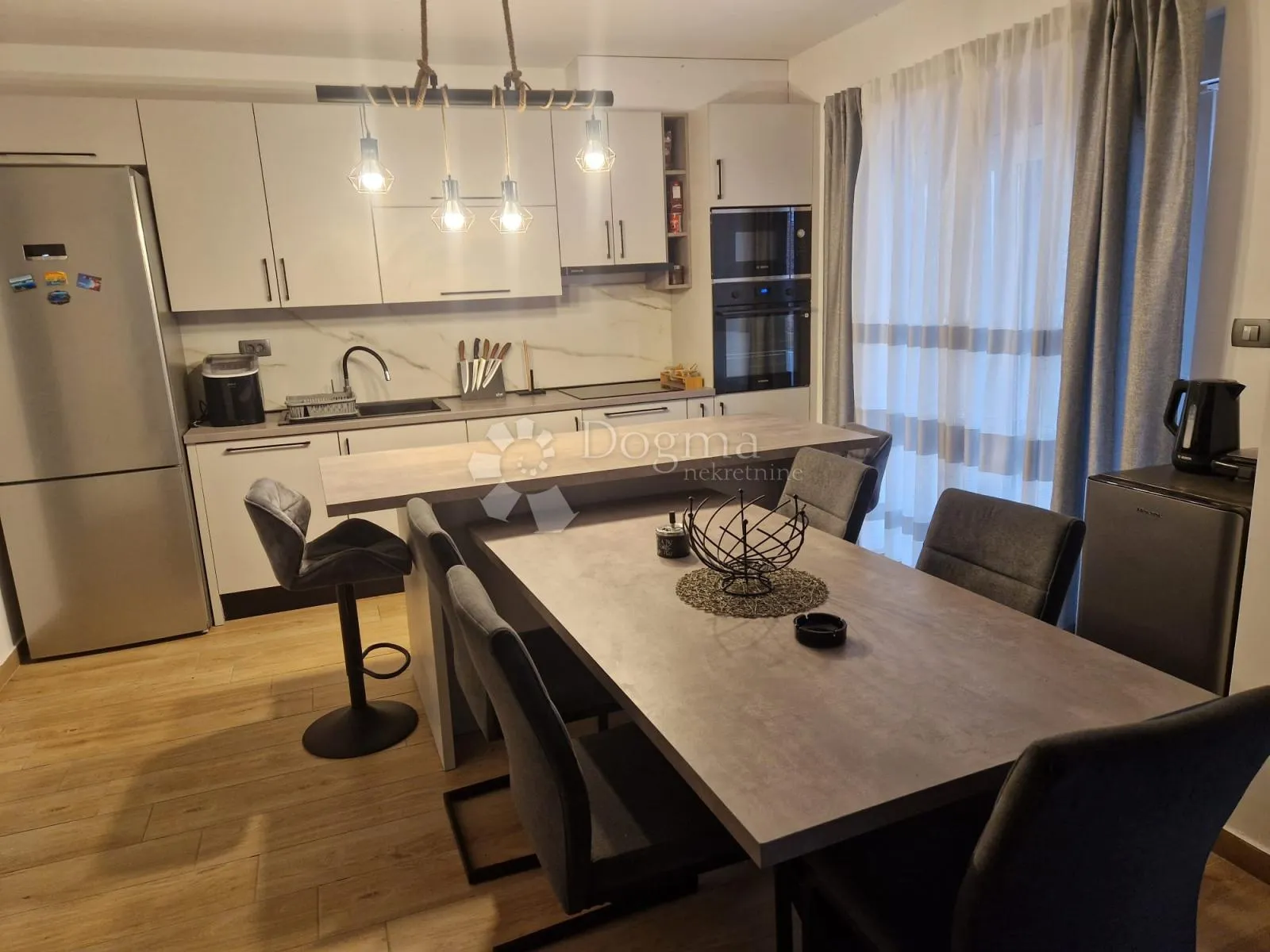 Atraktivan apartman u prizemlju blizu mora - cover