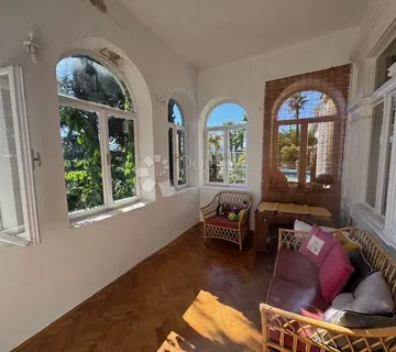 Bulevard komforan stan sa terasom - cover