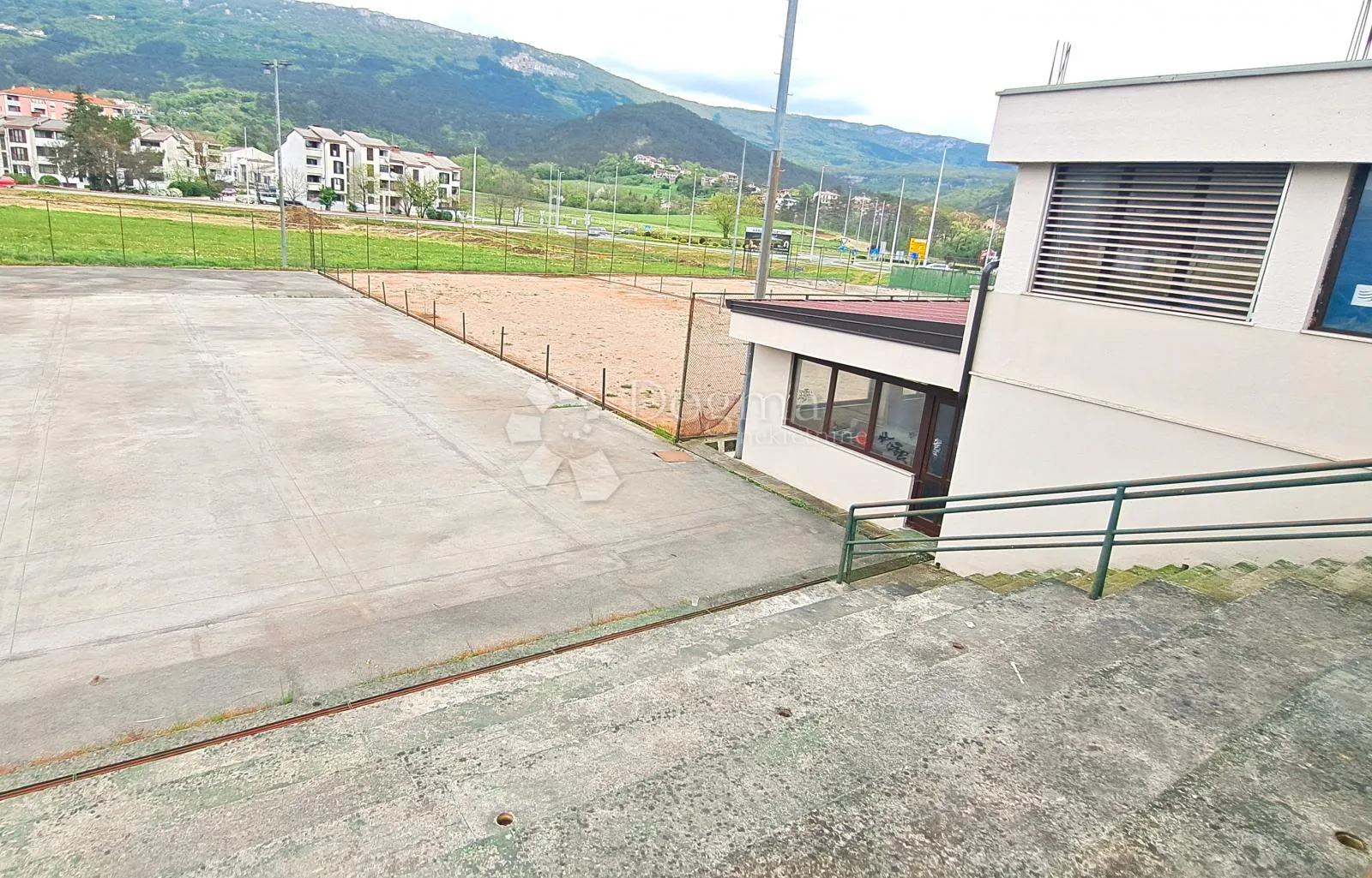 Veliko građevinsko zemljište u centru Buzeta - cover