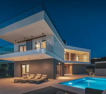 Podstrana, Izvanredna Luksuzna Villa s Panoramskim Pogledom na More - cover