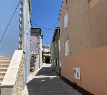 PUNAT KUĆA BLIZU MORA - cover