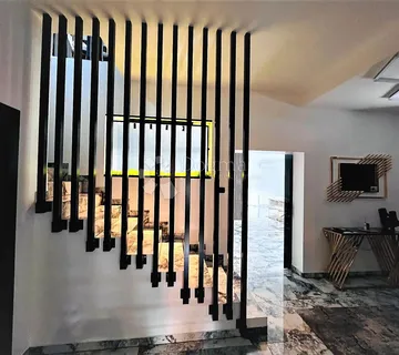 URBANA VILA SA HALOM - cover