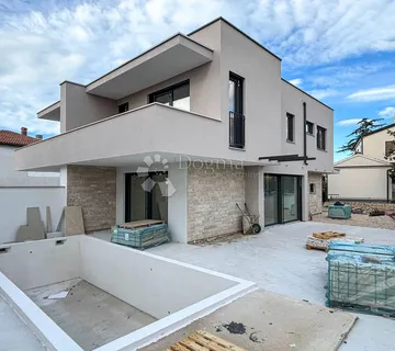 Luksuzna dvojnica 300 metara od mora s bazenom - UMAG - cover