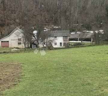 SEOSKO IMANJE SA ŠUMOM I ORANICAMA BUŽIN  - cover