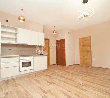 Poreč centar-renovirani stan 50 m² - cover