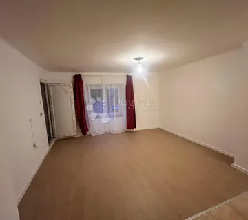 Top lokacija Trešnjevka – renovirana garsonjera s dvorištem - cover