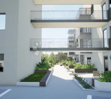 POREČ (okolica) Luksuzan stan sa vrtom, bazenom i garažom - cover