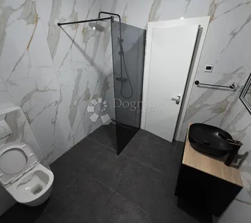  ROGOZNICA- PRIZEMLJE U NOVOGRADNJI 70M OD MORA - cover