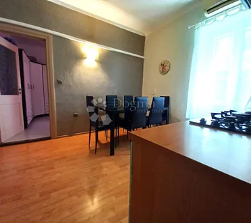 Centar, praktičan stan na dobroj lokaciji - cover