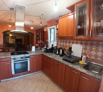 Kuća sa 2 stana i bazenom u Tenji! - cover