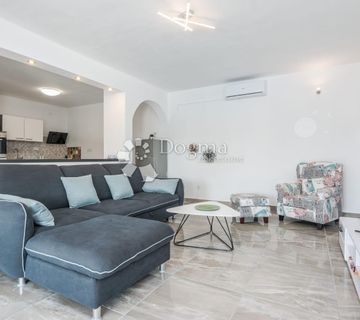 BENKOVAC - ŠOPOT - KUĆA S BAZENOM - cover