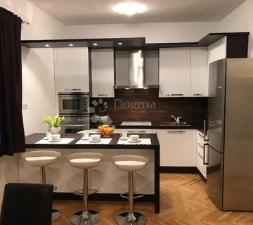 Stan na pješačkoj zoni u Rijeci - cover