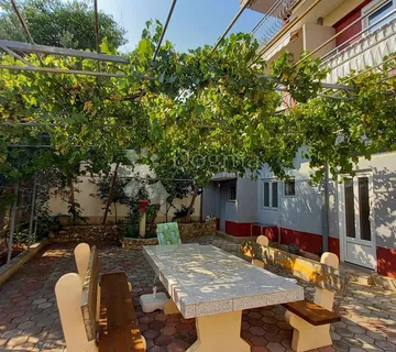 Trosoban stan s velikom terasom - cover