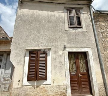 PRILIKA - KUĆA ZA RENOVACIJU S OKUĆNICOM U CENTRU VODNJANA - cover