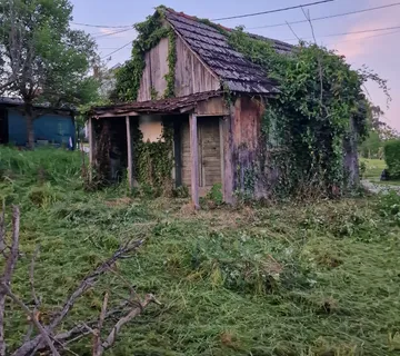 Građevinsko zemljište sa kućom  - cover