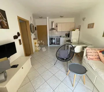 Stan s vrtom u blizini mora - cover