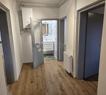 Kuća u nizu sa solarnom elektranom - cover