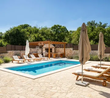 OTOK KRK SAMOSTOJEĆA VILA - cover