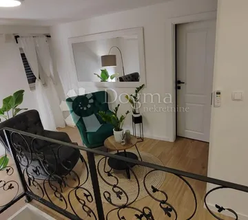 Renovirana kamena kuća u centru Kaštel starog - cover