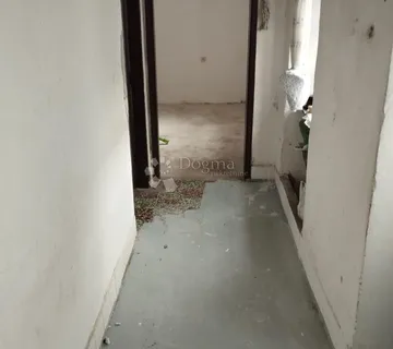 Prilika kuća na velikoj parceli Vrlika Kosore - cover