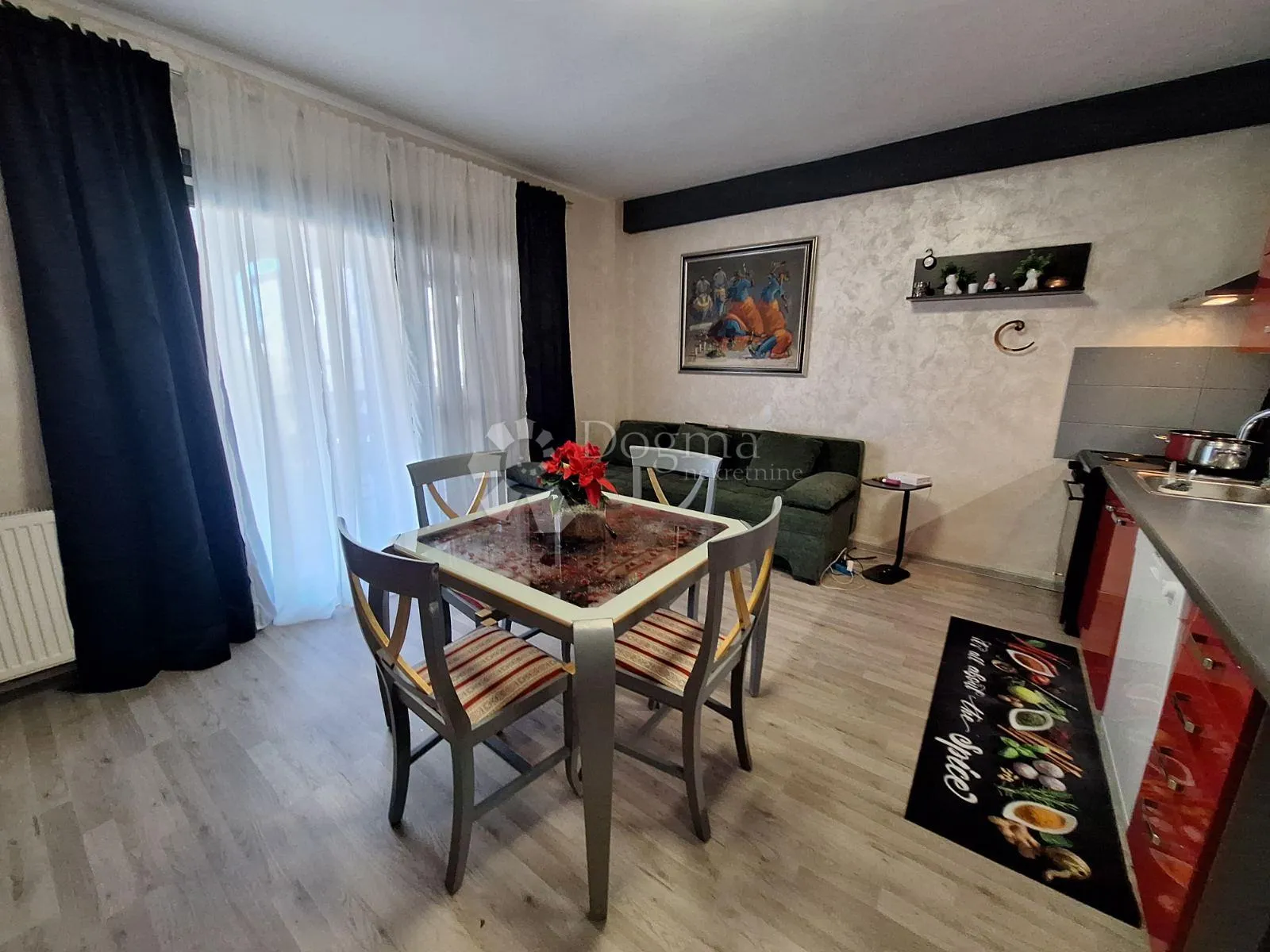 APARTMAN U PRIZEMLJU SA VELIKOM OKUĆNICOM - cover