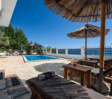 KUĆA OMIŠ - cover