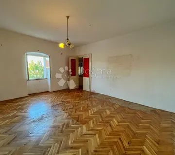 SNIŽENO, KUĆA 2. RED DO MORA U SAMOM CENTRU GRADA - cover