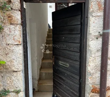 Prilika, kamena vila, Jelsa, otok Hvar - cover