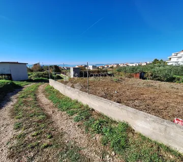 Atraktivno građevinsko zemljište 200m od mora - cover