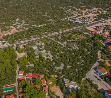 PIROVAC - Atraktivno građevinsko zemljište 50 metara od mora - cover