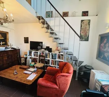 Zanimljiva kuća u Labinu - cover