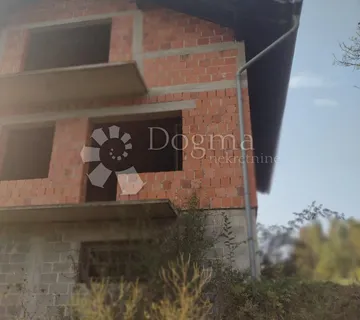 Započeta gradnja na selu, kraj šume - cover